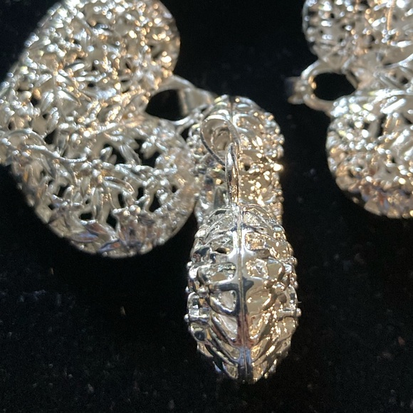 925 Silver Puffed Large Filigree Heart 1” length x 1 1/2” wide x 1/2” thick. - Picture 4 of 6